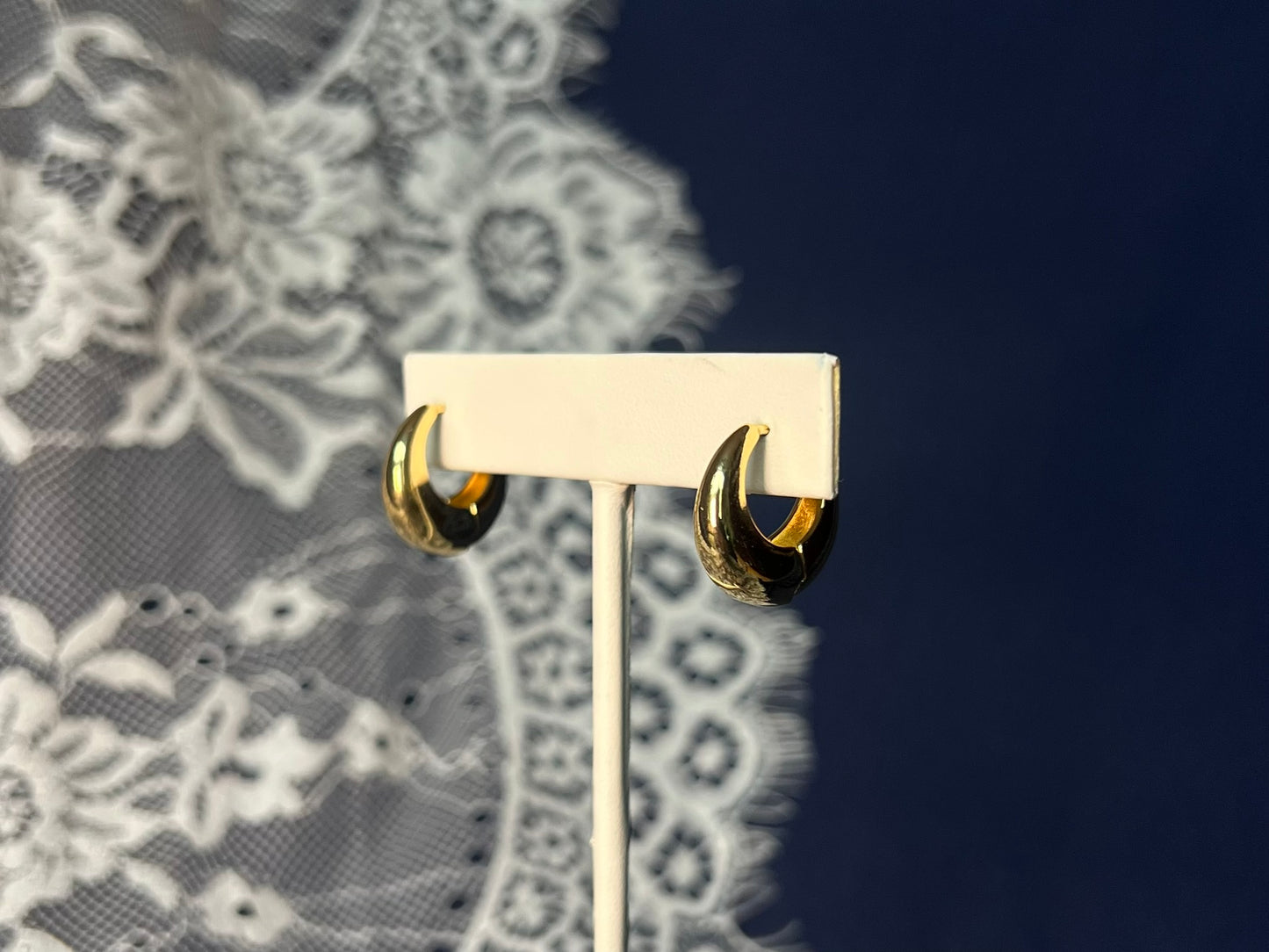 Simple Gold Hoop Earrings | Waterproof and Non-Tarnish